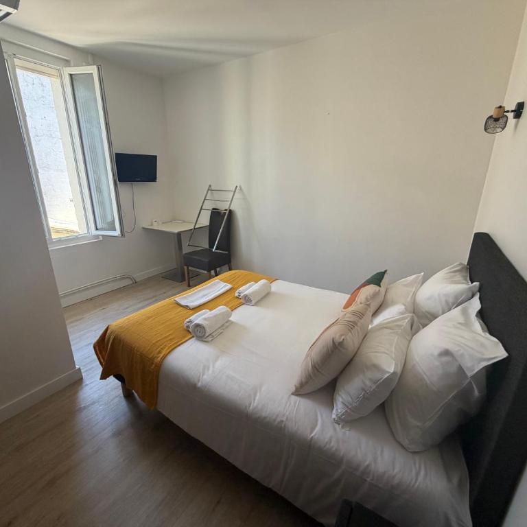 Le central - Chambre Double avec Salle de Bains Privative - 8