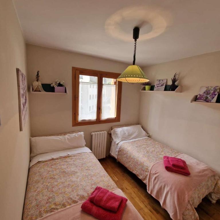 VALDI-BIESCAS - Two-Bedroom Apartment with Balcony - 1