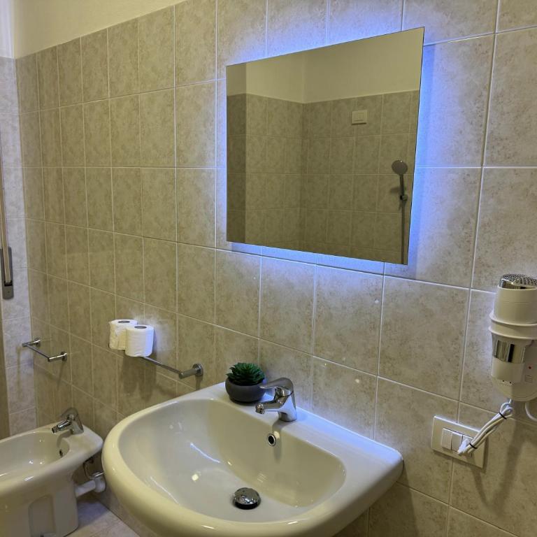 FEEL - Bellavista Suites - Camera Matrimoniale con Bagno in Comune - 1