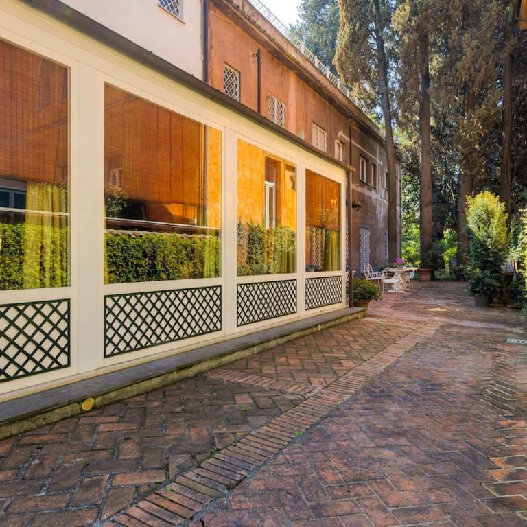 Borghese Flat in Luxury Villa with Garden - One-Bedroom Apartment - 14