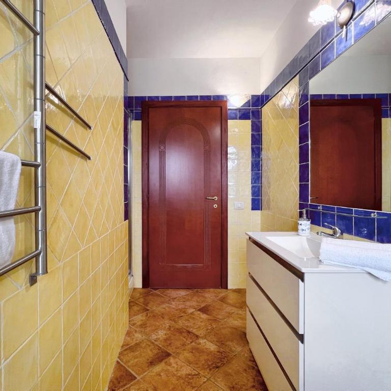 Terrace - Central Apartment - Soggiorno Semplice - Two-Bedroom Apartment - 19