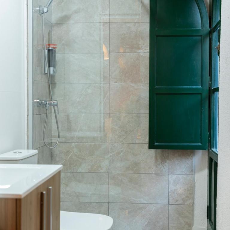 Casa Palacio Alfalfa 30 l Historic Palace near the Giralda - Habitación Doble con balcón y baño privado - 5
