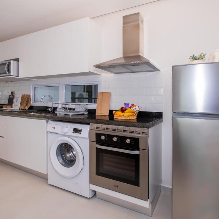 Cityscape Views - New 2BR Retreat - Apartment - 10