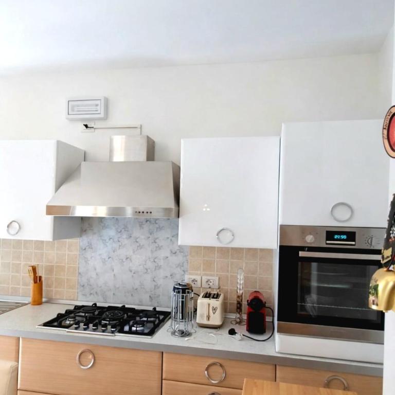 Dimora Giulia Sea View - Three-Bedroom Apartment with Balcony - 9