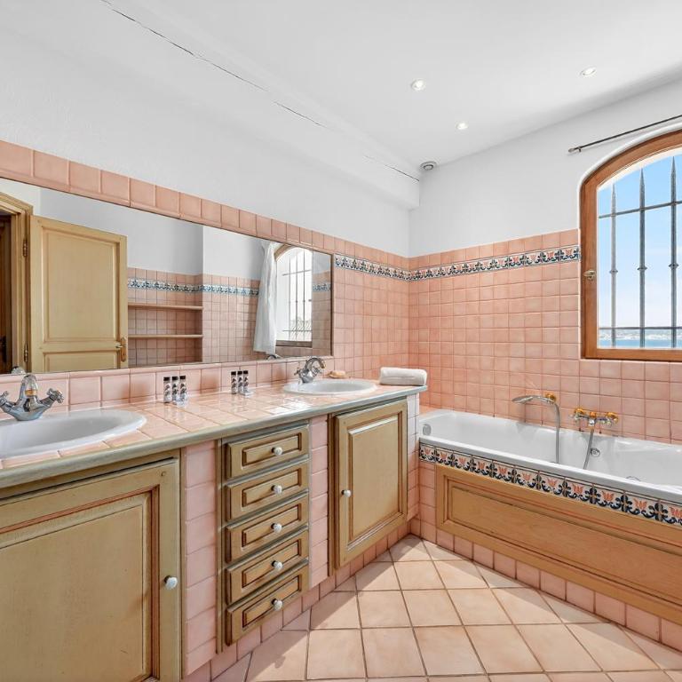 Villa provençale avec piscine et vue mer ! - Villa - 8