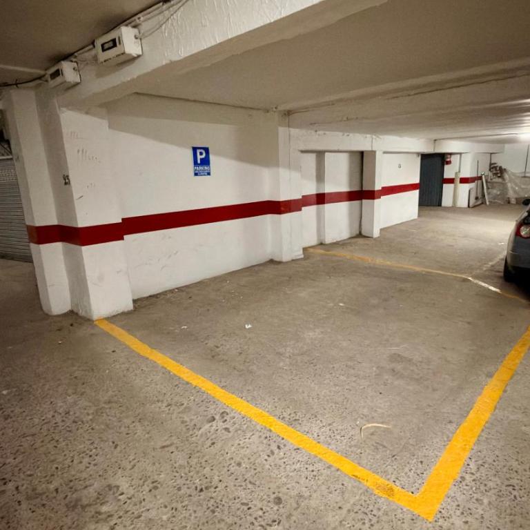 Apartamento espacioso de diseño a 3 min RENFE con Parking Privado - Apartamento de 2 dormitorios - 36