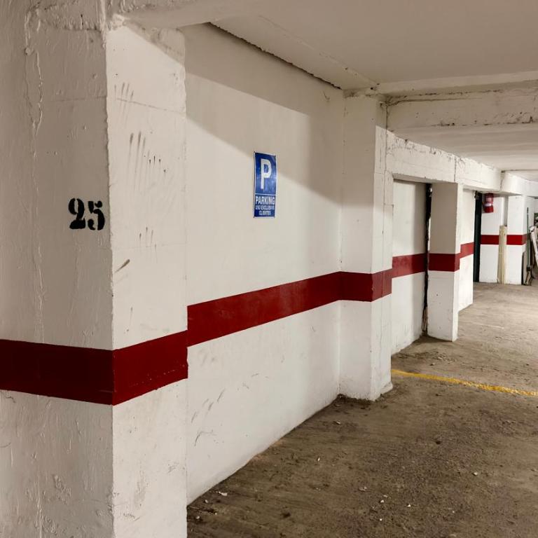 Apartamento espacioso de diseño a 3 min RENFE con Parking Privado - Apartamento de 2 dormitorios - 37
