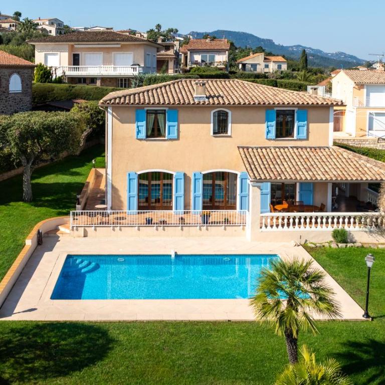 Villa provençale avec piscine et vue mer ! - Villa - 1