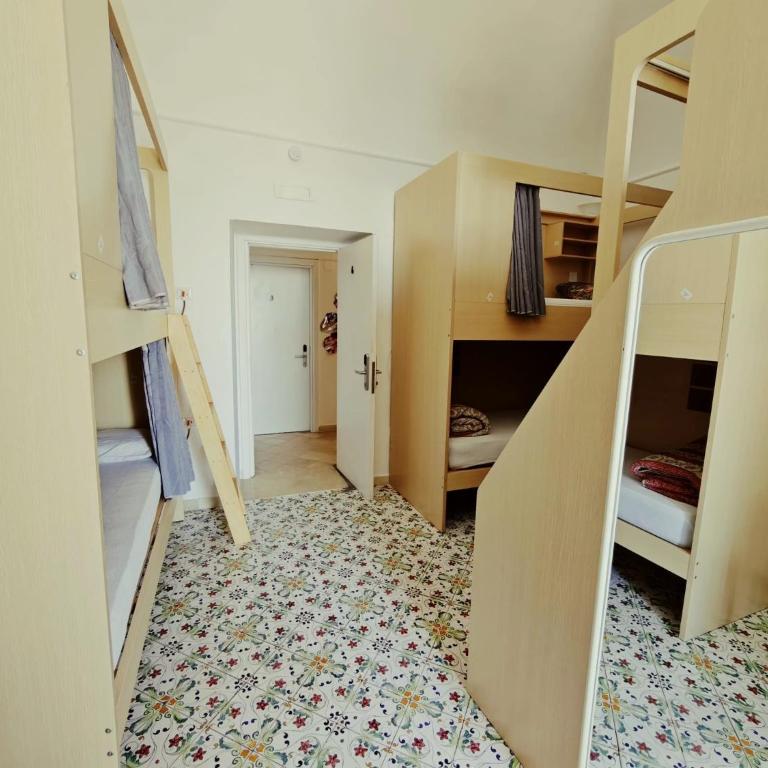 Hostel Brikette - Letto a Castello in Dormitorio Femminile - 1