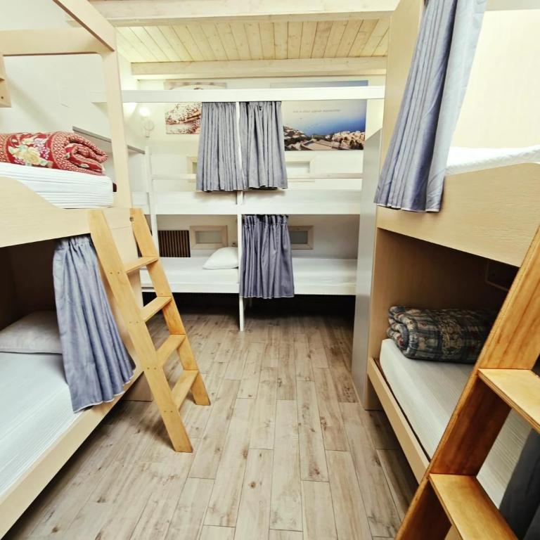 Hostel Brikette - Posto Letto in Dormitorio Misto con 8 Letti - 3