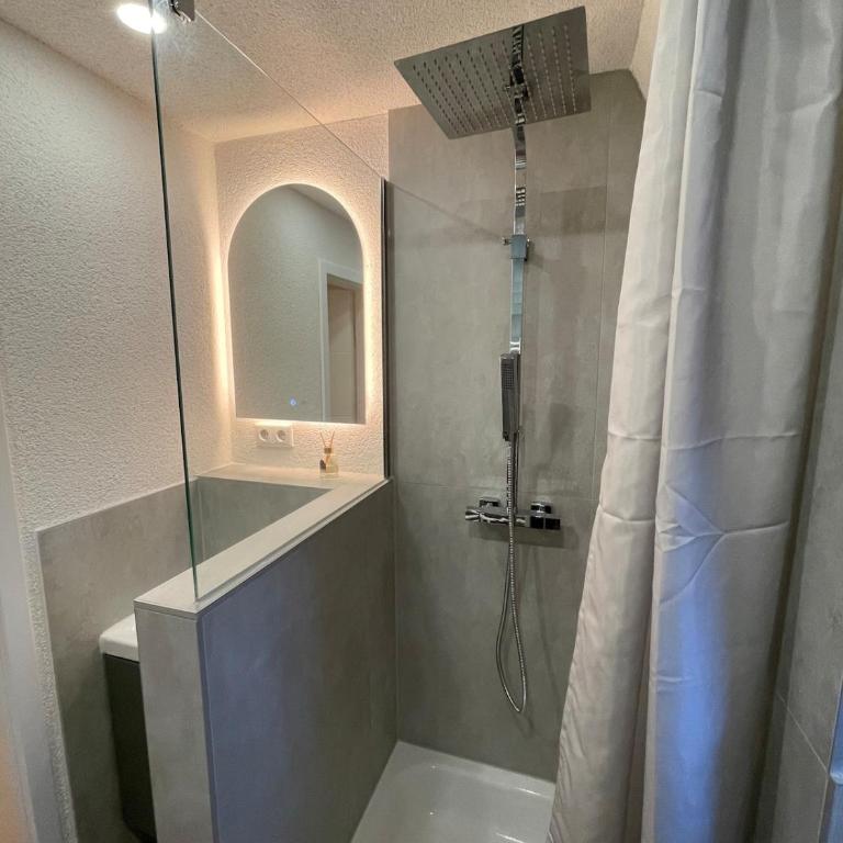 Giebelglück - 3 Zimmer, direkt an der UniKlinik, 2 Schlafzimmer, 4 Gäste, WLAN - Apartment mit 2 Schlafzimmern und Balkon - 5