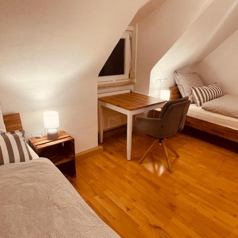 Giebelglück - 3 Zimmer, direkt an der UniKlinik, 2 Schlafzimmer, 4 Gäste, WLAN - Apartment mit 2 Schlafzimmern und Balkon - 12