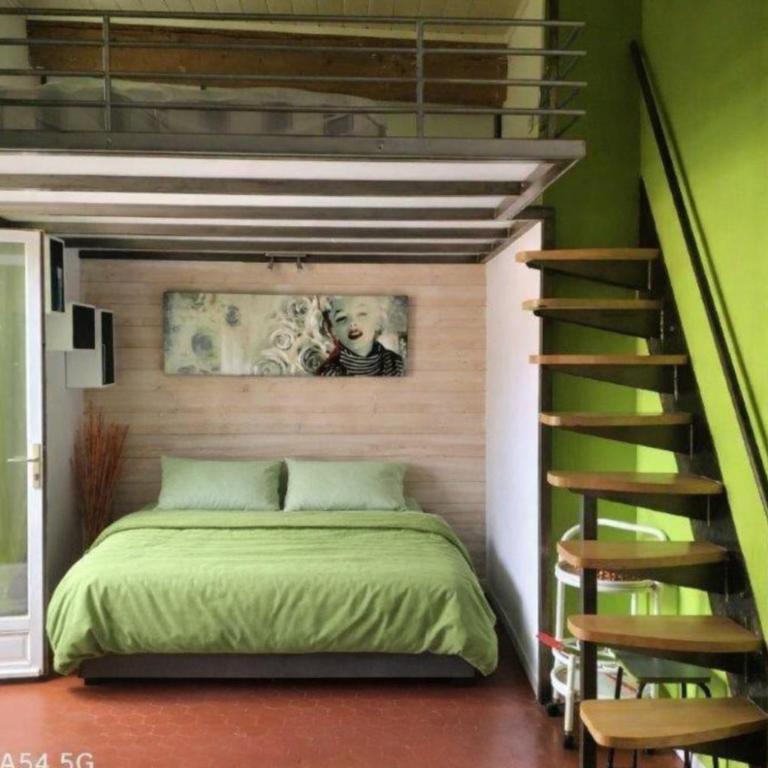 STUDIO CLIMATISE avec MEZZANINE au calme avec terrasse et parking idéalement situé pour tout faire à pied ! - Estudio con terraza - 8