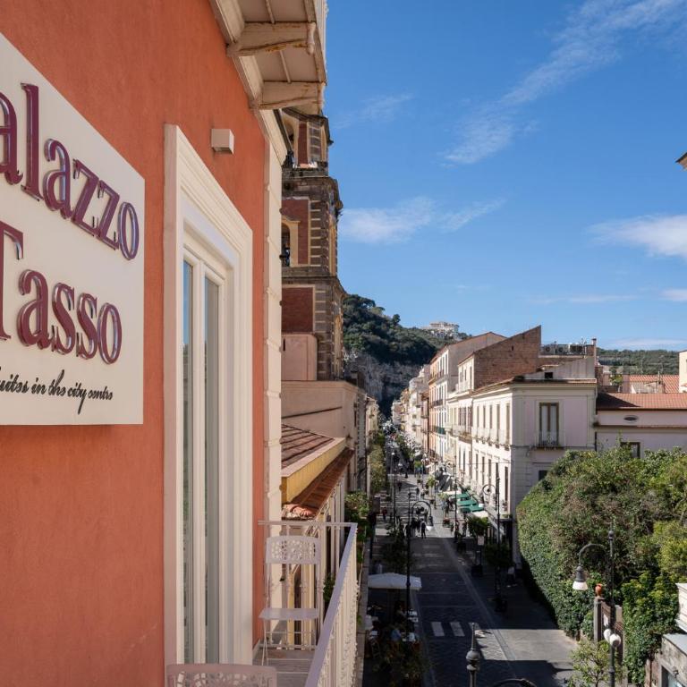 Palazzo Tasso - Camera Deluxe Matrimoniale/Doppia con Letti Singoli con Vista Città - 11