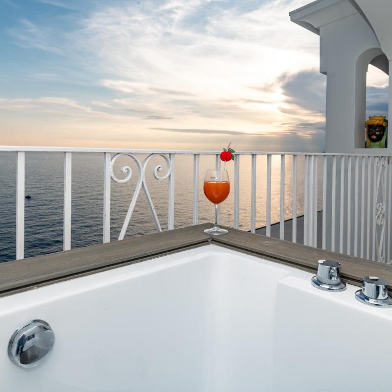 Villa Nina - Camera Matrimoniale con Balcone e Vista Mare - 9