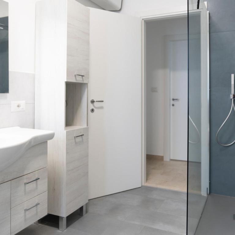 Appartamenti San Lorenzo Holidays - Appartamento con 2 Camere da Letto e Vista Lago - 59
