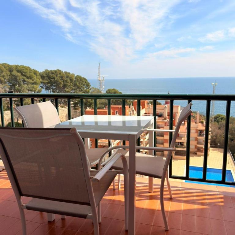 Apartamento con Espectaculares vistas al mar - Three-Bedroom Apartment - 1