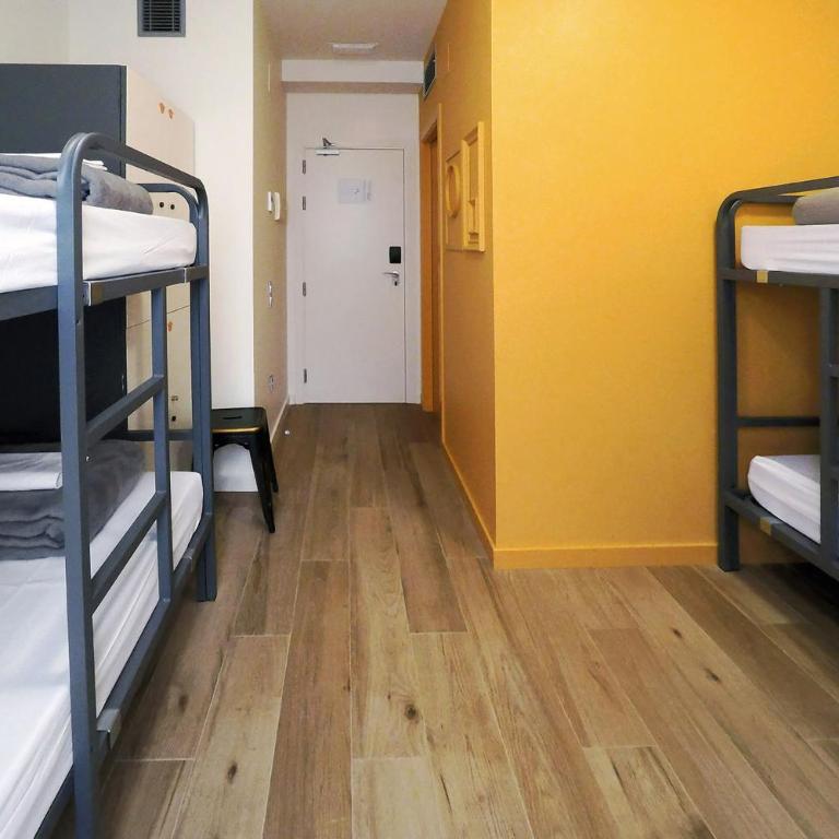 Meeting Point Hostels - Bed in 4-Bed Mixed Dormitory Room with Private Bathroom - 2