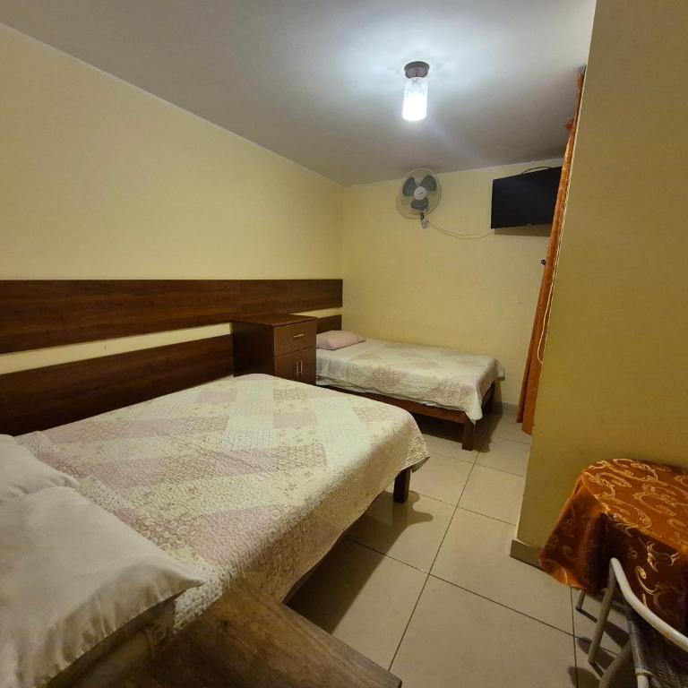 Hospedaje Valencia - Twin Room with Private Bathroom - 1