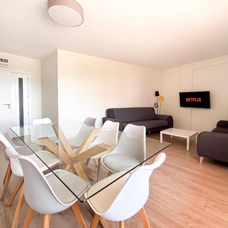 Gestión de Alojamientos Apartments - Four-Bedroom Apartment - 3