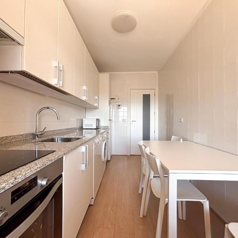 Gestión de Alojamientos Apartments - Four-Bedroom Apartment - 8
