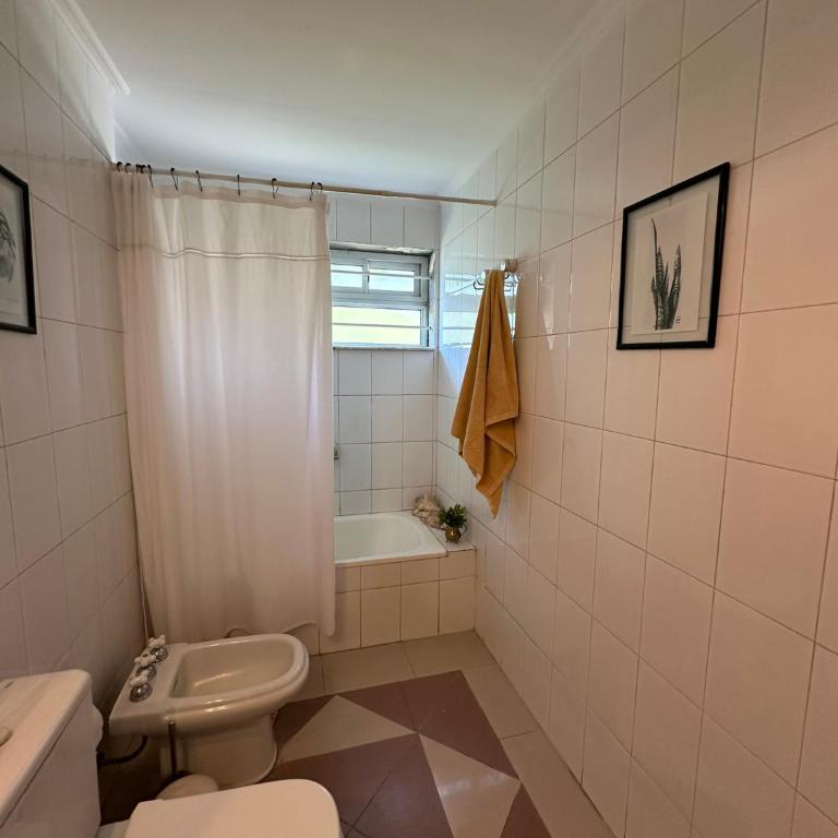 Casa Glicina quincho, pileta y varios ambientes Ideal para 2 familias - Four-Bedroom House - 10