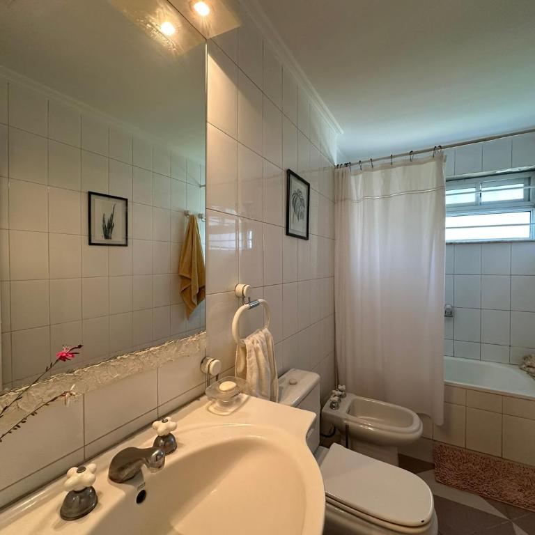 Casa Glicina quincho, pileta y varios ambientes Ideal para 2 familias - Four-Bedroom House - 25