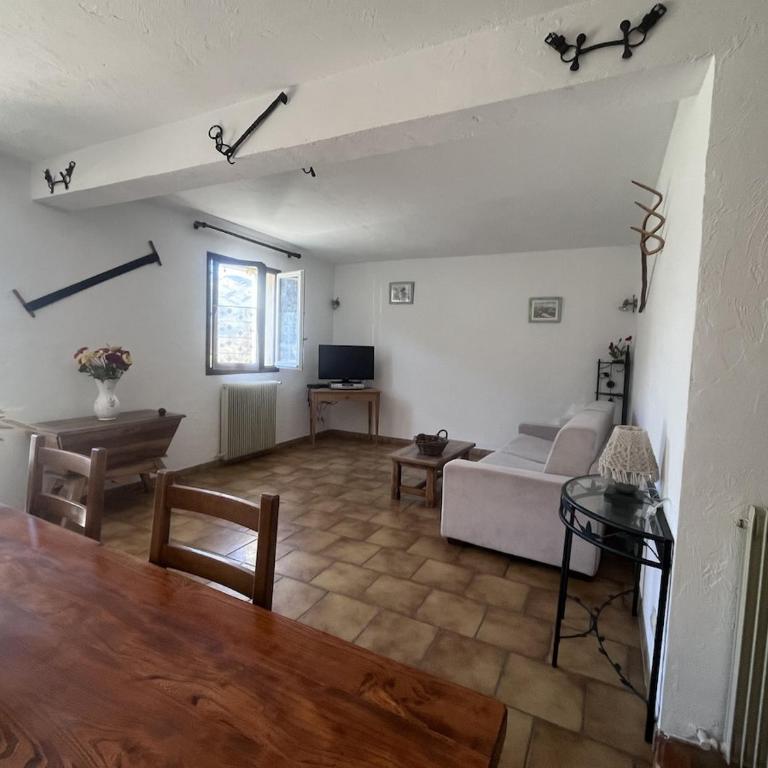 Appartement spacieux calme et pratique à Séranon - Appartement 2 Chambres - 4