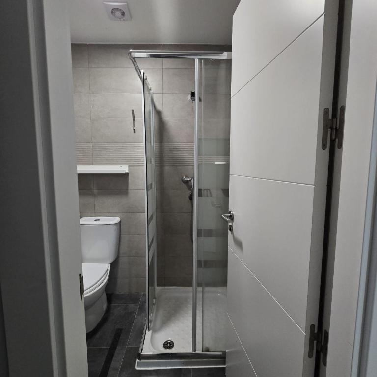 Hostel Catedral Burgos - Habitación Cuádruple con baño privado - 8