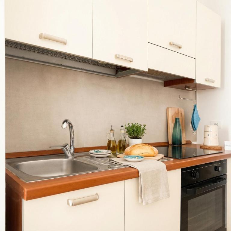 Melo Modern Apartment - Two-Bedroom Apartment with Balcony - 9