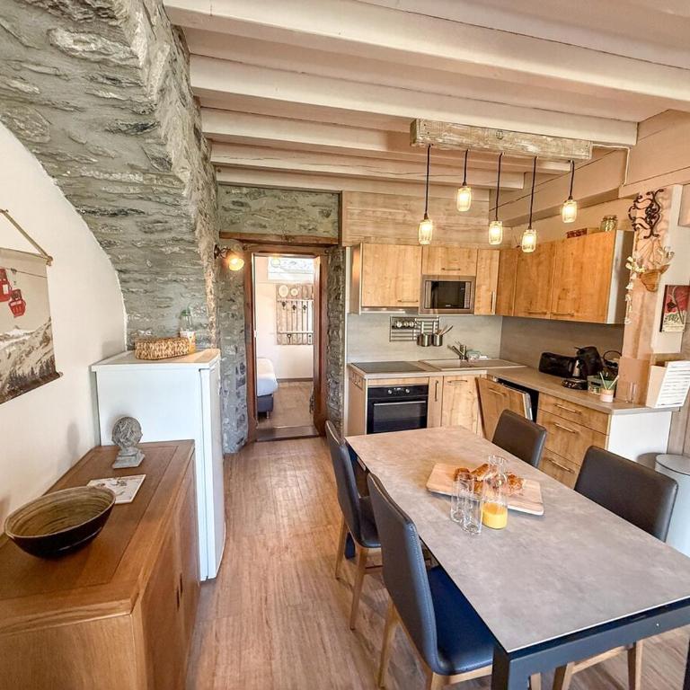 The Snowy Barn - Three-Bedroom Apartment - 14