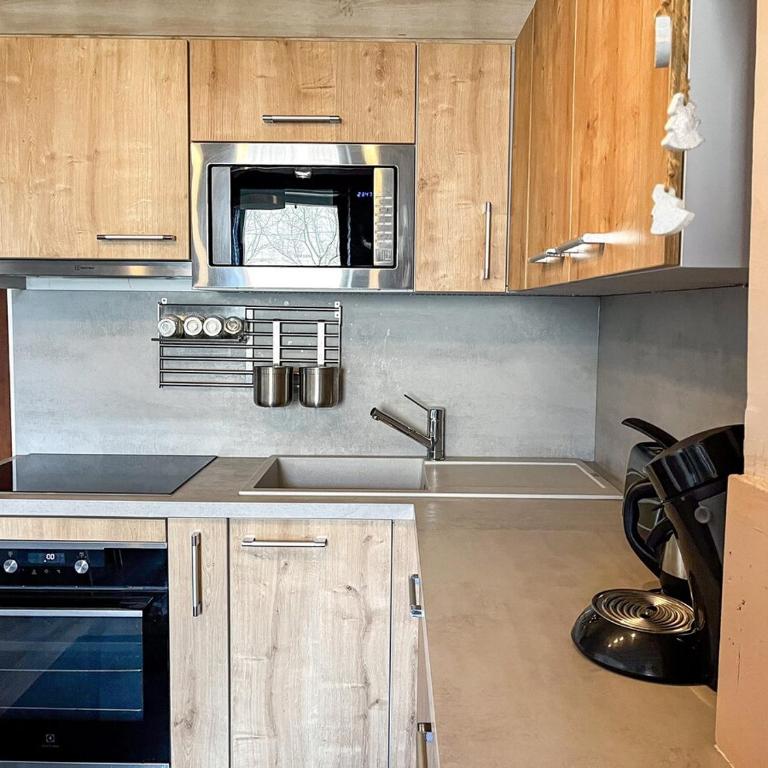The Snowy Barn - Three-Bedroom Apartment - 32