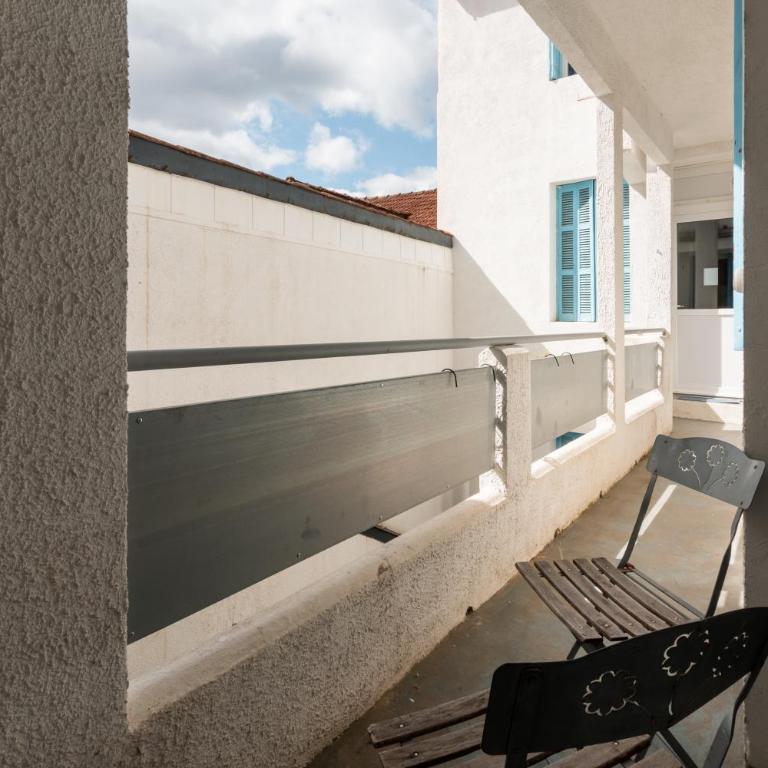 Le Balcon Fleuri - 9 min sanctuaires - Rénové & équipé - Calme sur Cour - 4 couchages - Appartement 2 Chambres - 25
