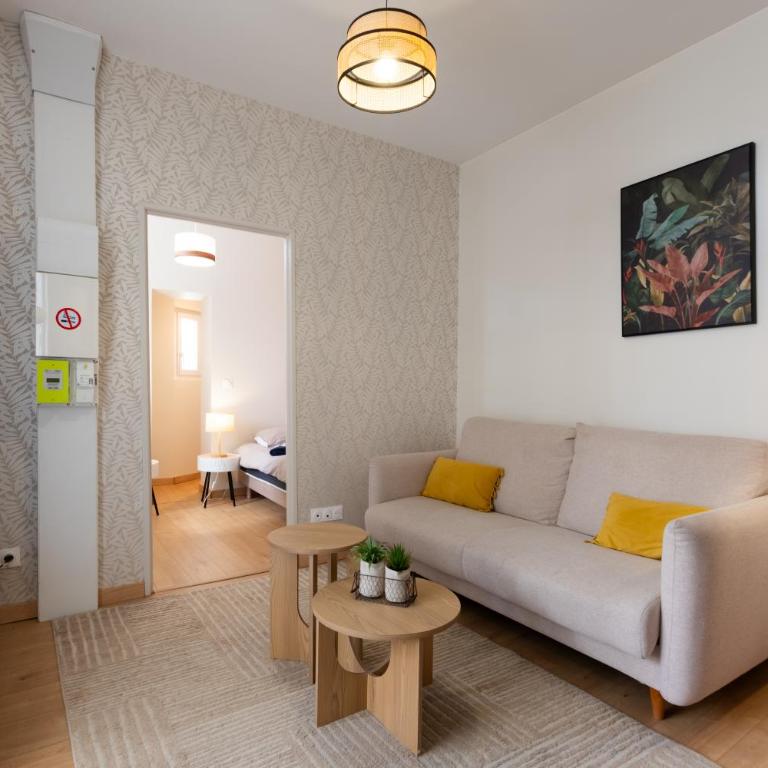 Le Balcon Fleuri - 9 min sanctuaires - Rénové & équipé - Calme sur Cour - 4 couchages - Appartement 2 Chambres - 13