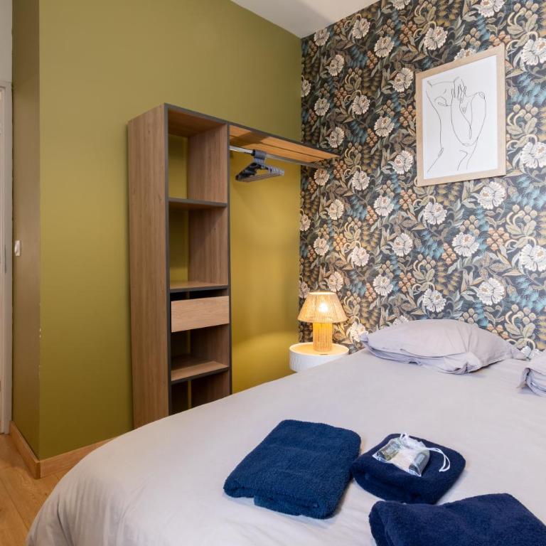 Le Balcon Fleuri - 9 min sanctuaires - Rénové & équipé - Calme sur Cour - 4 couchages - Appartement 2 Chambres - 15