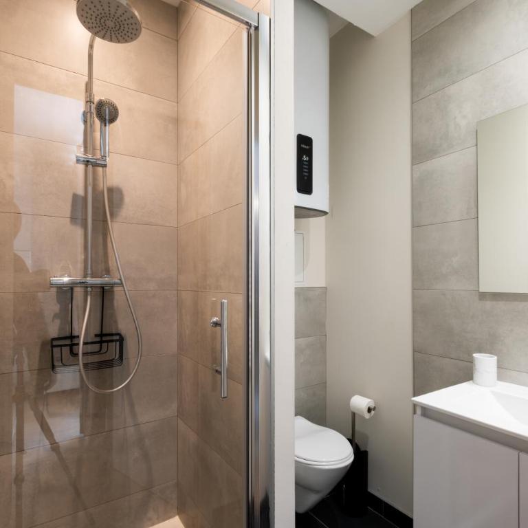 Le Balcon Fleuri - 9 min sanctuaires - Rénové & équipé - Calme sur Cour - 4 couchages - Appartement 2 Chambres - 22