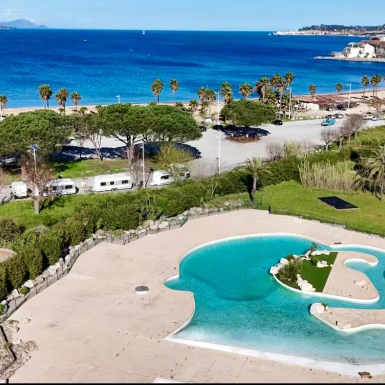 Proche St Tropez refait à neuf bord de plage et piscine - One-Bedroom Apartment - 16