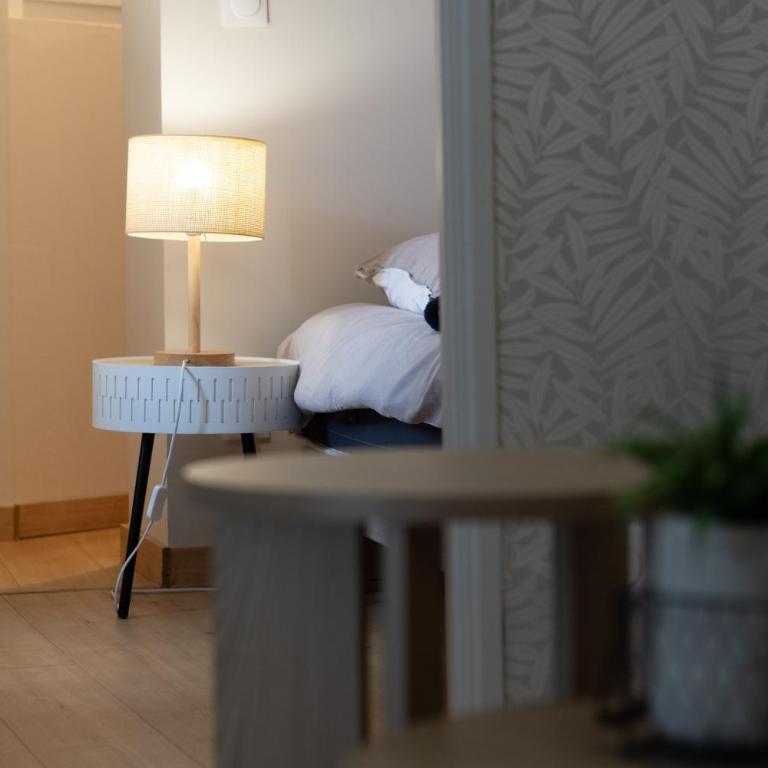 Le Balcon Fleuri - 9 min sanctuaires - Rénové & équipé - Calme sur Cour - 4 couchages - Appartement 2 Chambres - 35