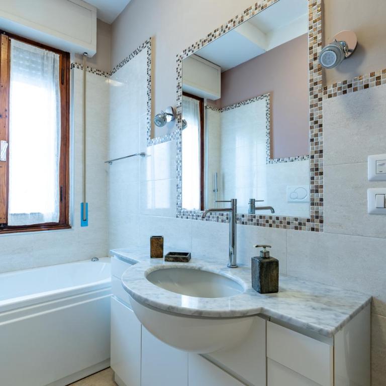 Spacious Apartment near Beccaria with Hydromassage Tub - One-Bedroom Apartment - 44