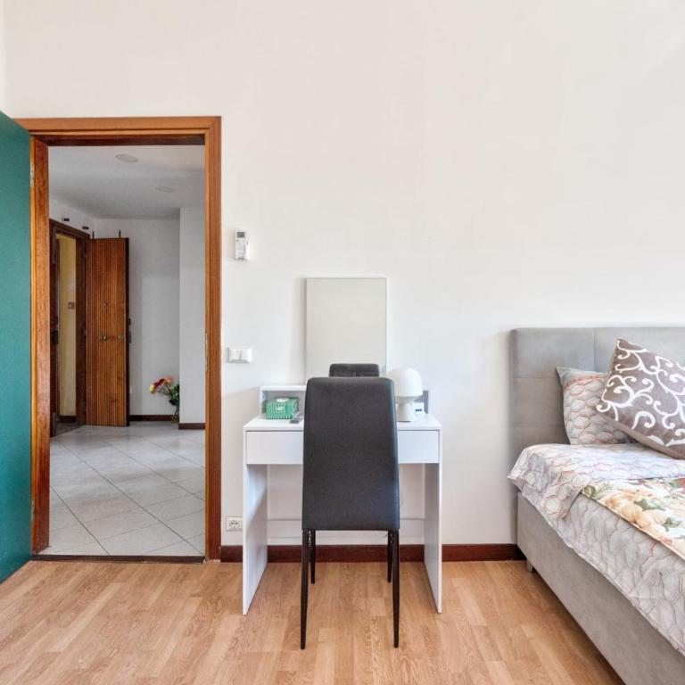 Apt Venice City - Camera Tripla Basic con Bagno in Comune - 2