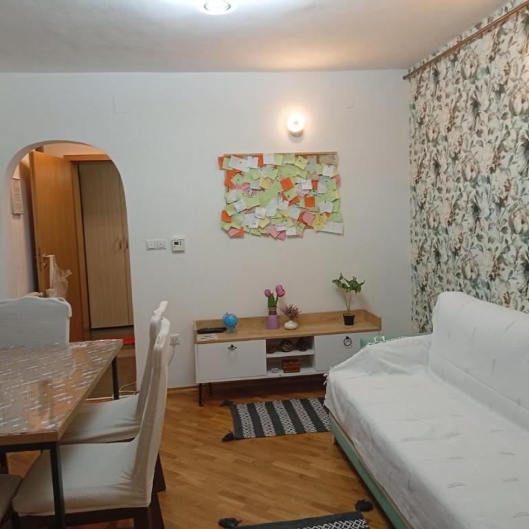 Apartman sa garažom i internetom - One-Bedroom Apartment - 2
