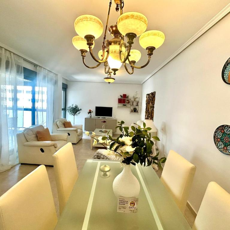 GATU Cream, terraza, parking, aire acc, piscina común " Preferente mayores de 25 años y familias " - Apartamento de 2 dormitorios - 25