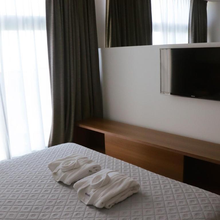 Hotel UNL-ATE - Suite con cama grande y balcón - 15