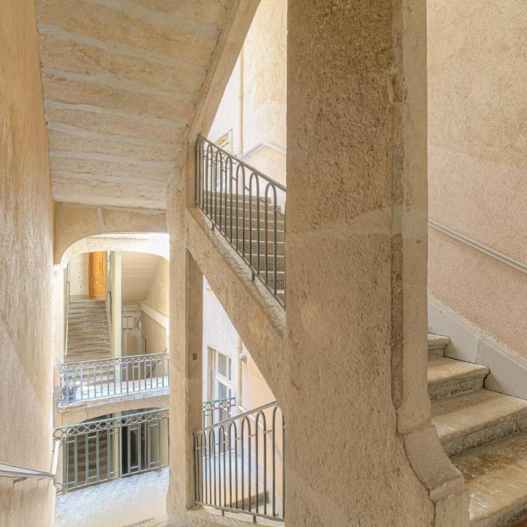 Atypique et Cosy Hôtel de Ville et quais du Rhône - Appartamento - 17