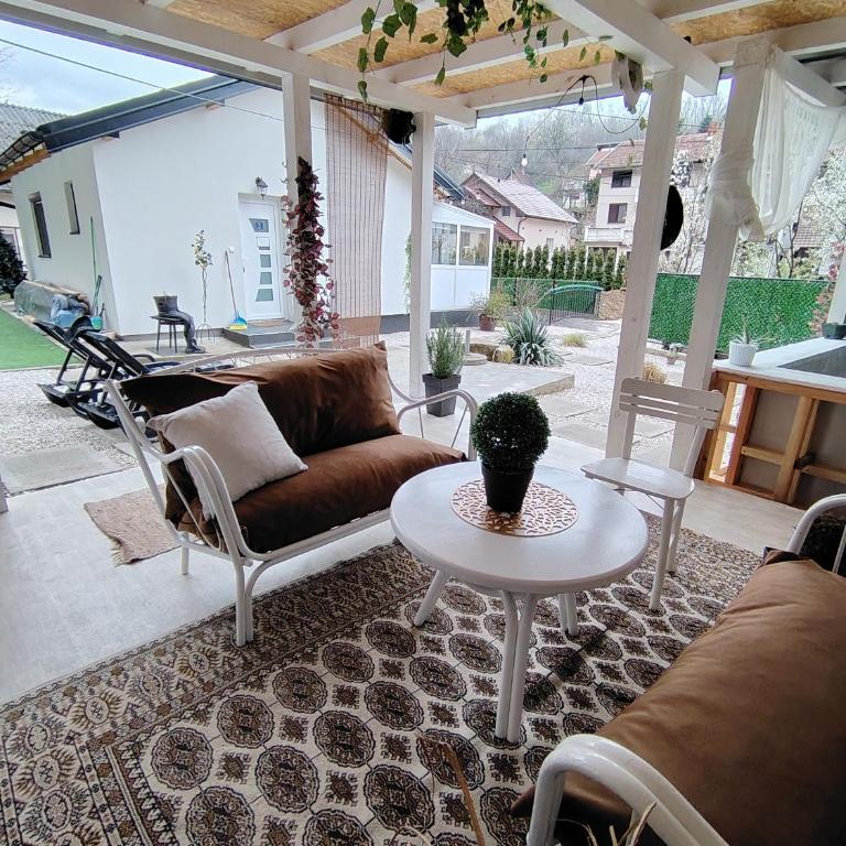 Kuća za odmor MERLIN HOUSE - Kuća sa 1 Spavaćom Sobom - 2