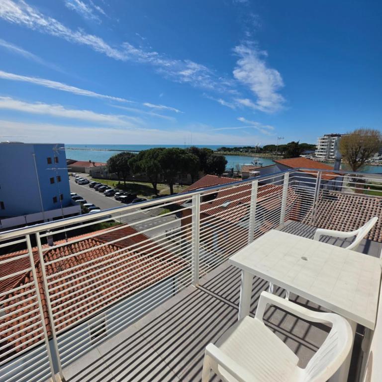 Residence Al Molo - Suite Porta del Mar Sea View - Agenzia Cocal - Appartamento con 3 Camere da Letto - 2