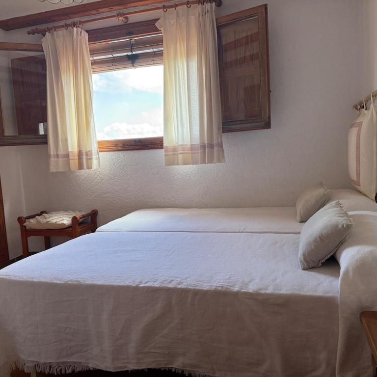 Villa in Jávea with ocean and Montgó views - Villa - 52