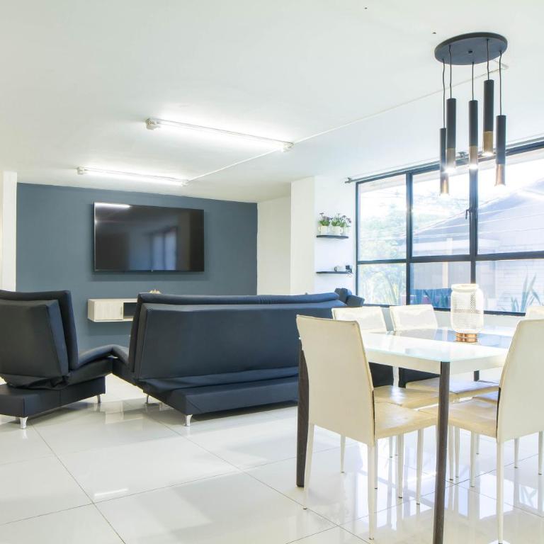 2 bedroom apartment - one block from Lleras park, P1 - Two-Bedroom Apartment - 1