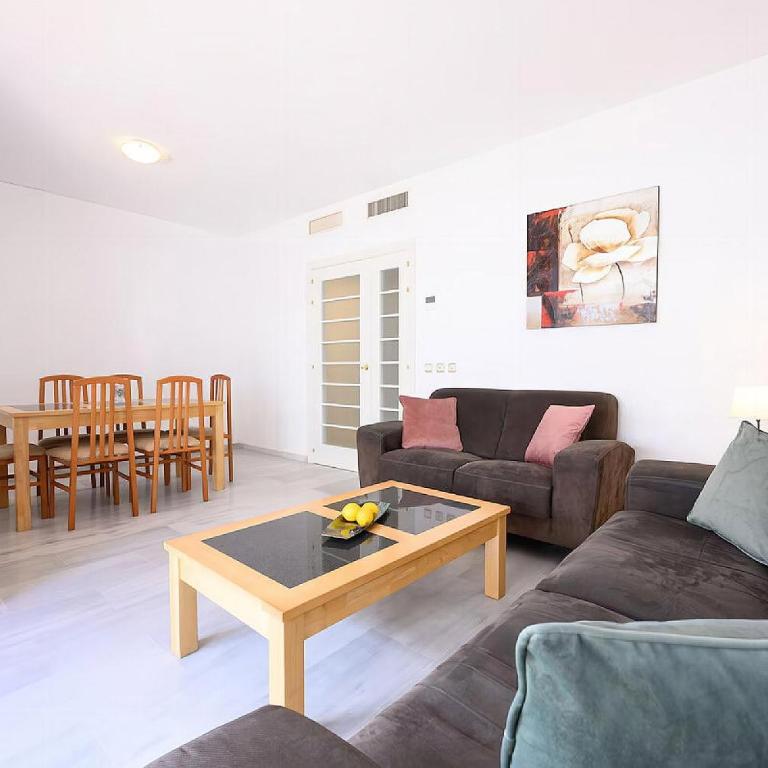 Estepona Port Bullring and Beach 2 Parkings - Apartment - 3