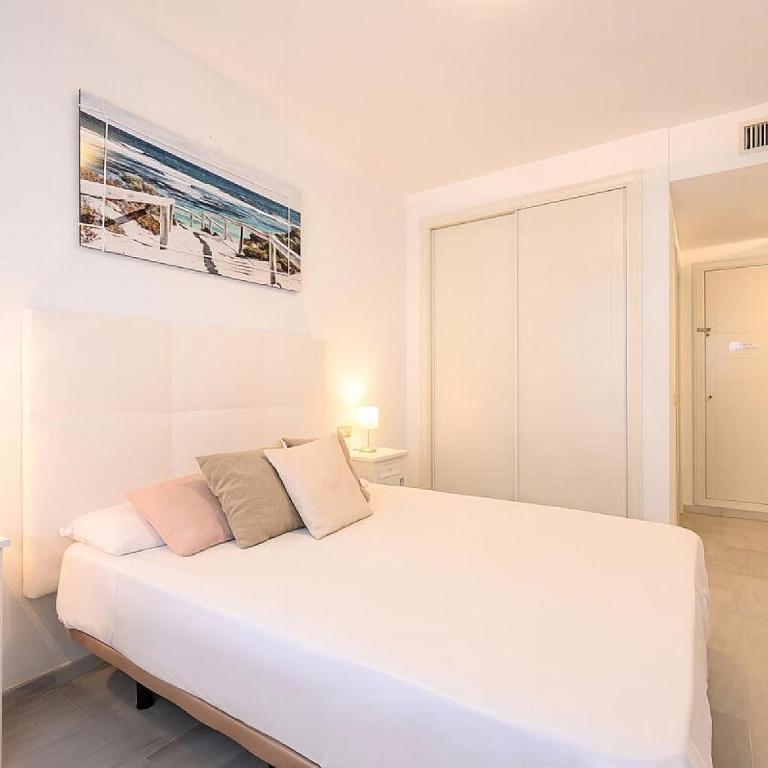 Estepona Port Bullring and Beach 2 Parkings - Apartment - 11